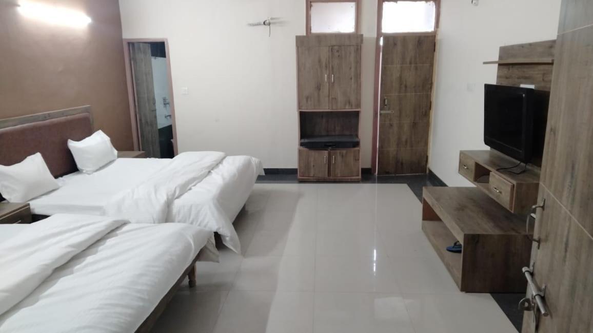 Chandīgarh Hotel Diamond Leaf חדר תמונה